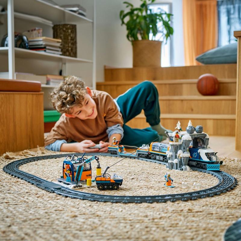 LEGO City – Explorers’ Arctic Polar Express Train