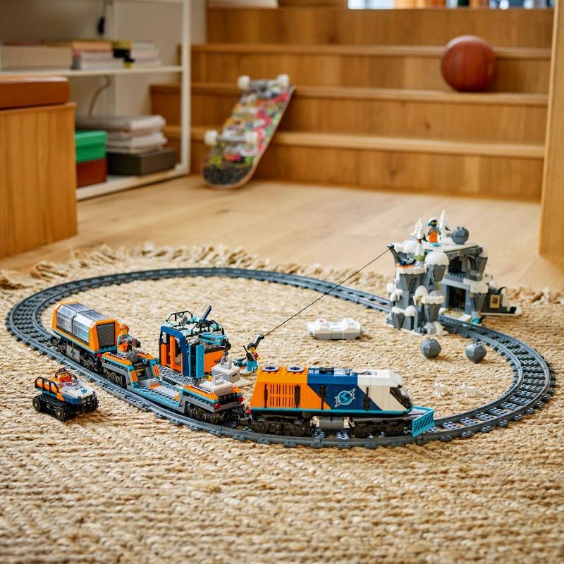 LEGO City – Explorers’ Arctic Polar Express Train