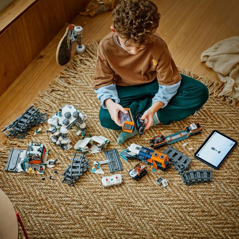 LEGO City – Explorers’ Arctic Polar Express Train
