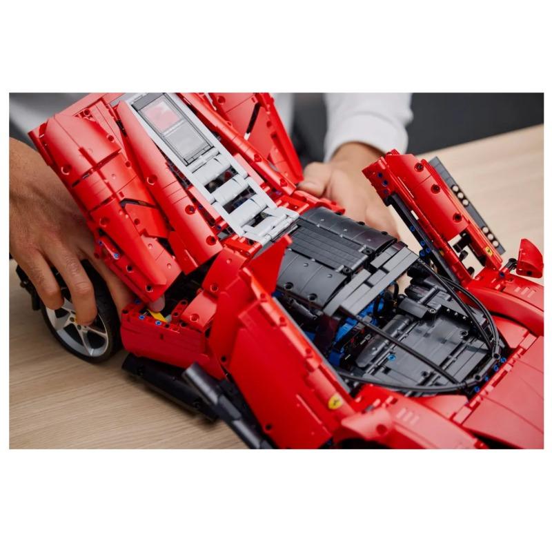 LEGO Ferrari Daytona SP3 - 3778 Pcs