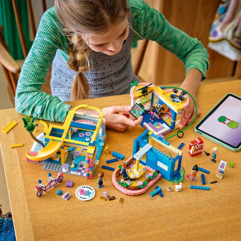 Lego Friends Heartlake City Friends Club House 42689